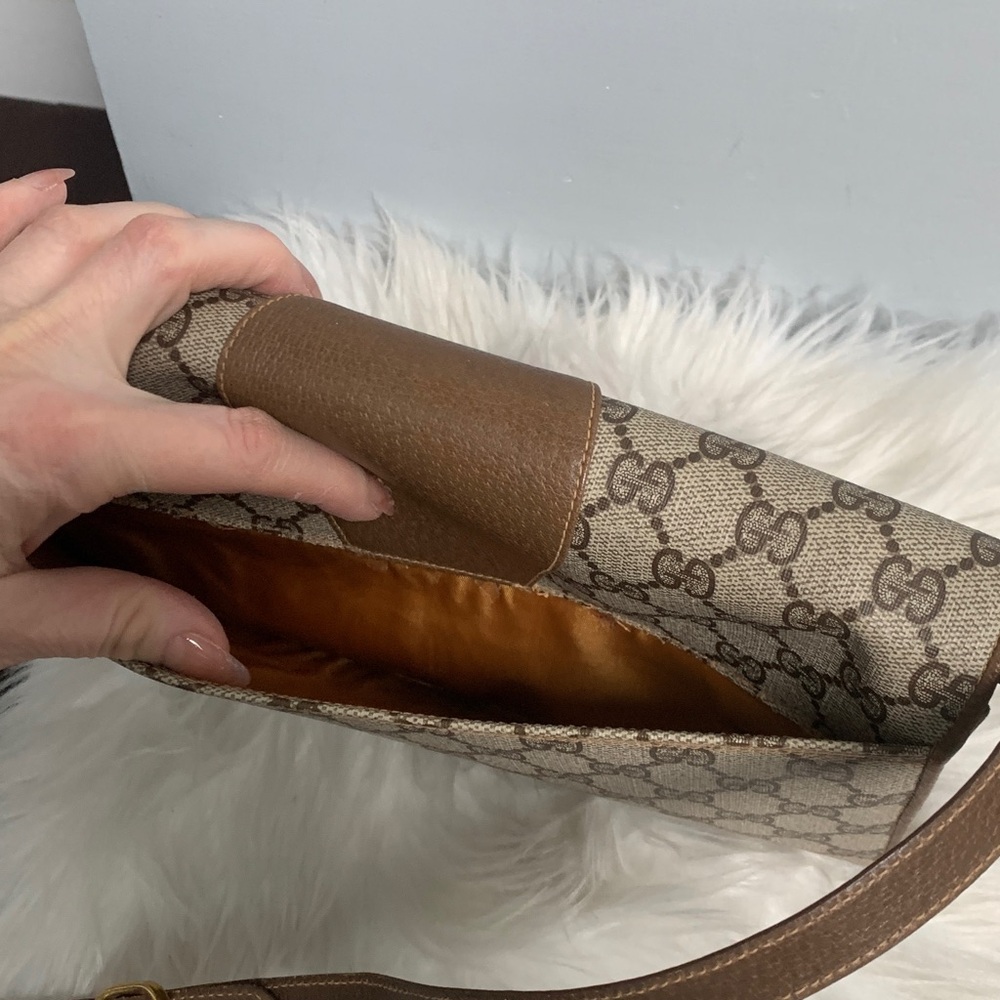 Authentic vintage Gucci brown signature crossbody, shoulder bag, and Cluch - Picture 10 of 17